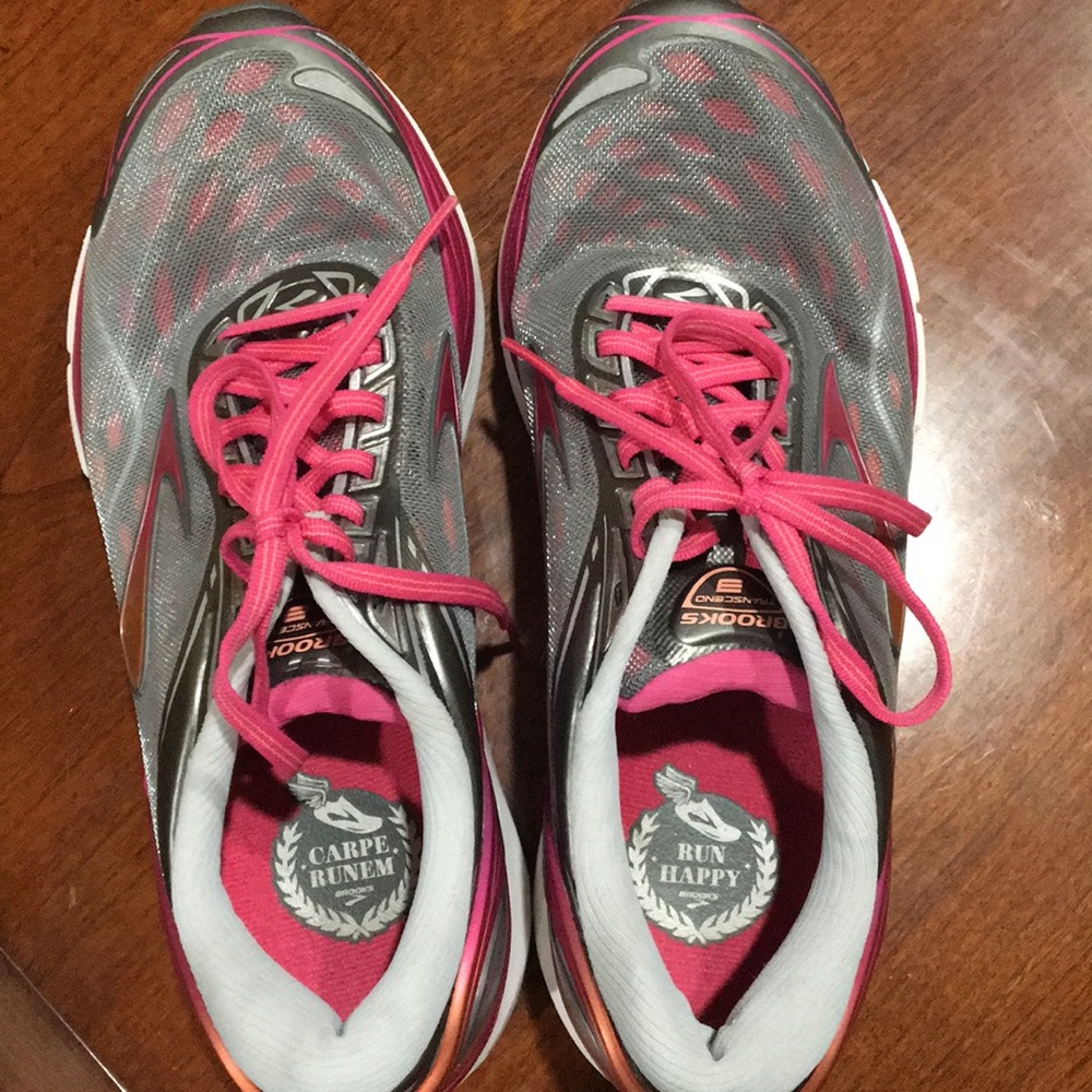 Athletic shoes